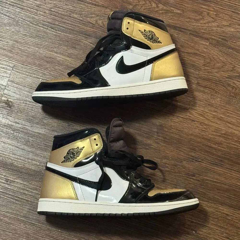 Air Jordan 1 Retro High OG Gold Toe Black White Size 11 (2017)